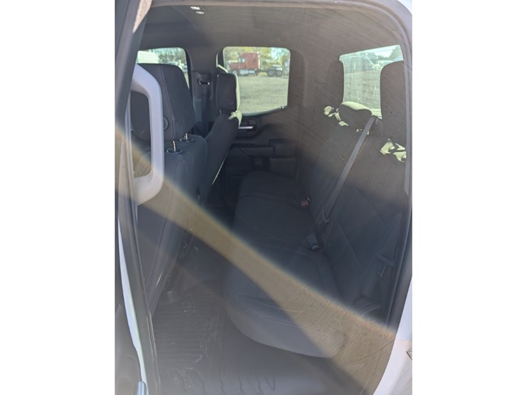 2022-chevrolet-1500-image-16