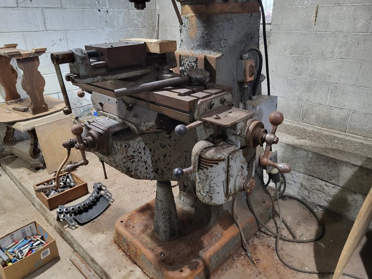 bridgeport-mill-w/phase-convertor-and-tools-image-8