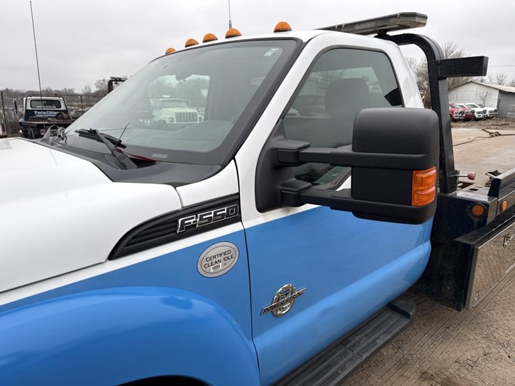 ford-f550-xlt-image-17