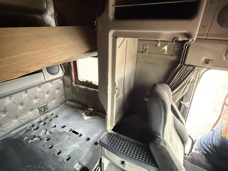 2003-kenworth-t2000-image-42