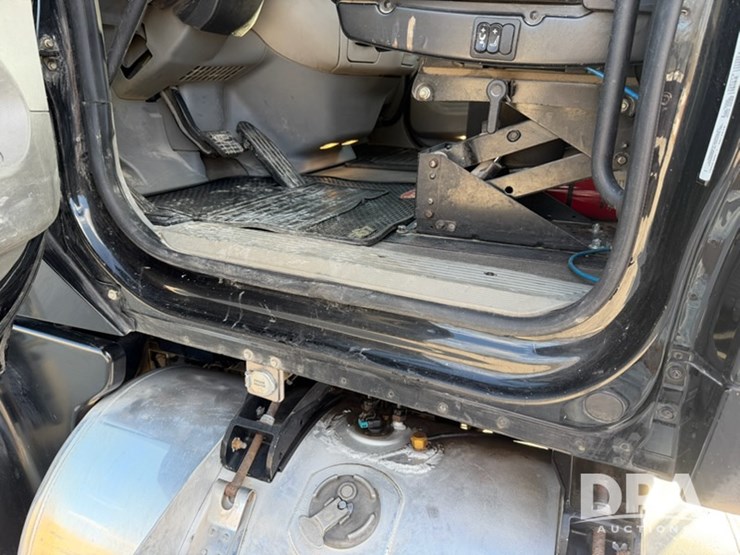 peterbilt-567-image-64