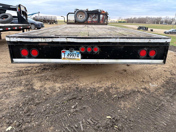 gooseneck-flatbed-trailer-image-18