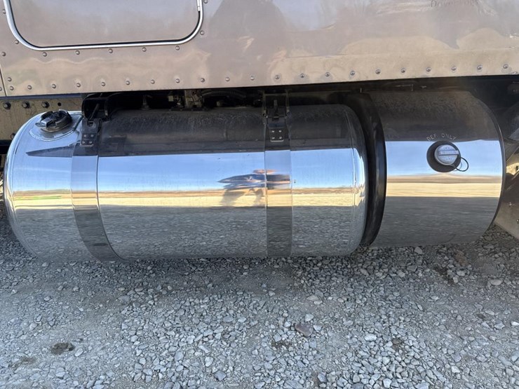 2012-peterbilt-389-image-69