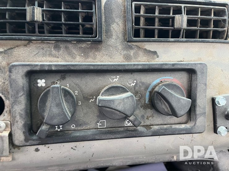 freightliner-fl80-image-48