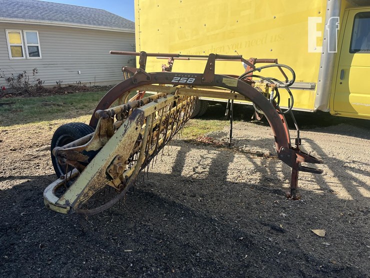 new-holland-258-image-3