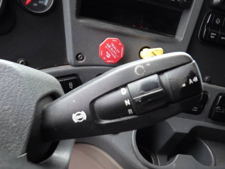 freightliner-cascadia-125-image-19