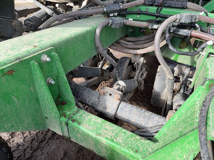 2011-john-deere-1990-image-36