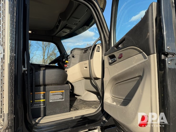 peterbilt-567-image-67