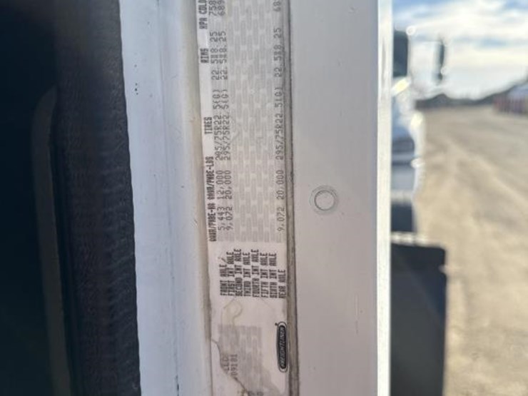 2007-freightliner-columbia-120-image-80