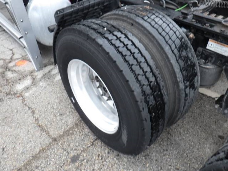 2019-freightliner-cascadia-125-image-21