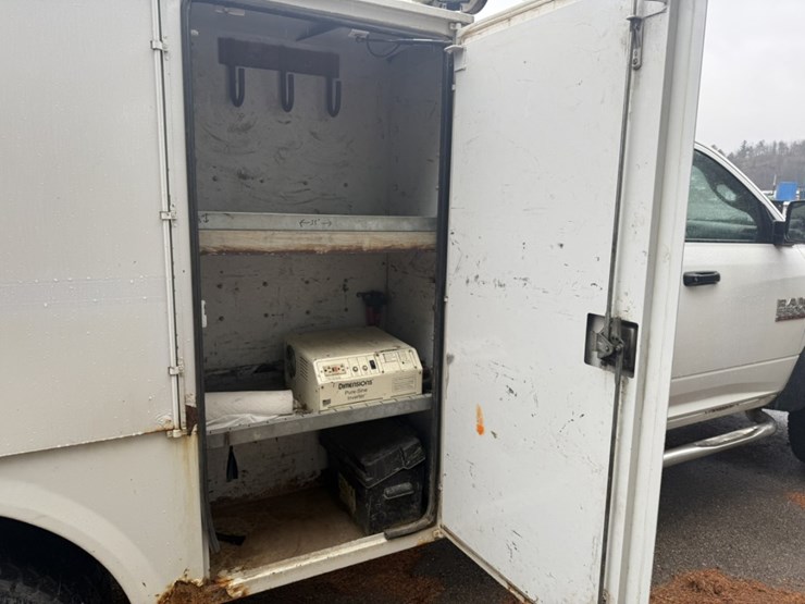 #1840-•-2013-ram-5500-4x4-service-truck-image-25