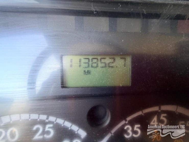 2015-freightliner-m2-106-image-8