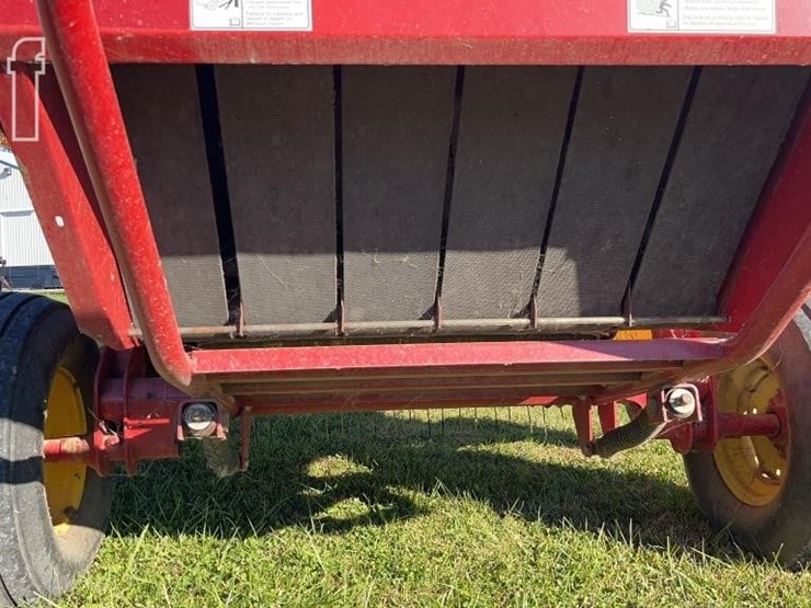 2010-new-holland-br7070-image-17