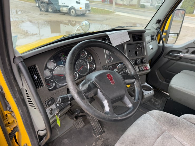 kenworth-t680-image-23