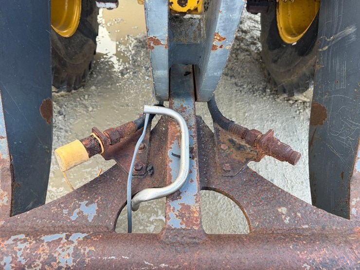 2014-deere-304k-image-11