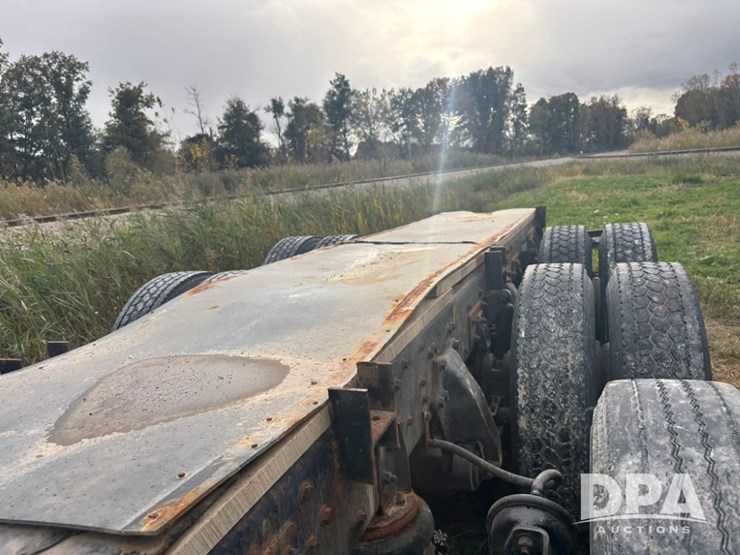 freightliner-114sd-image-43