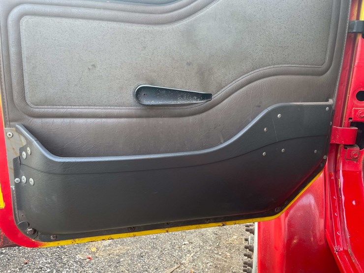 international-4900-image-77