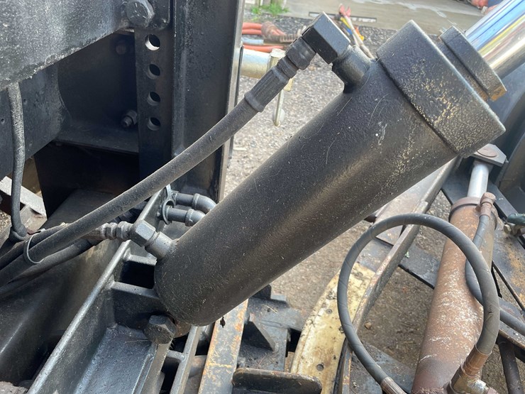 international-4900-image-63