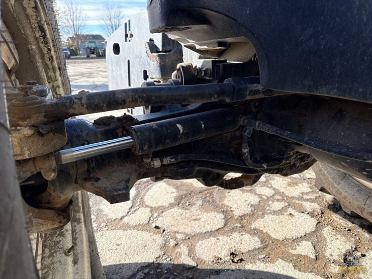 new-holland-tg215-image-18