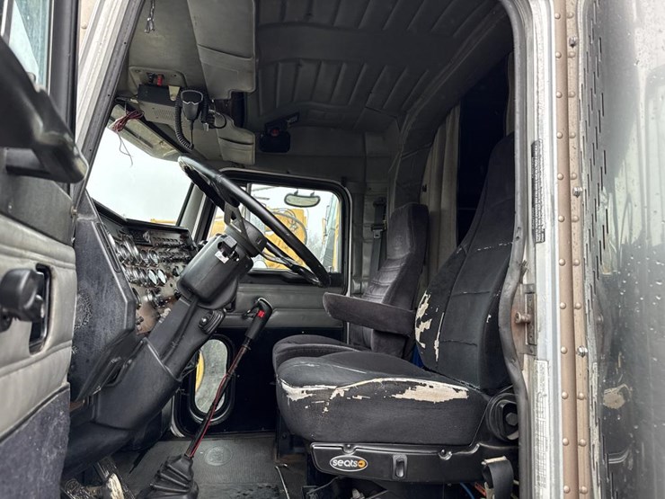 1999-peterbilt-379-image-76