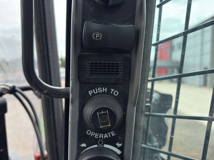 2021-case-dl550-image-59