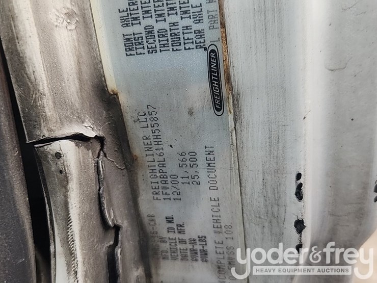 2001-freightliner-fl60-image-40