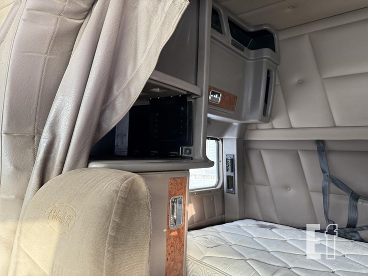 2004-peterbilt-379-image-55