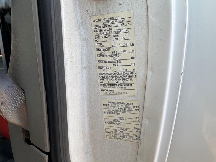 #1071-•-1999-chevy-short-bus-(has-wi-title)-image-33