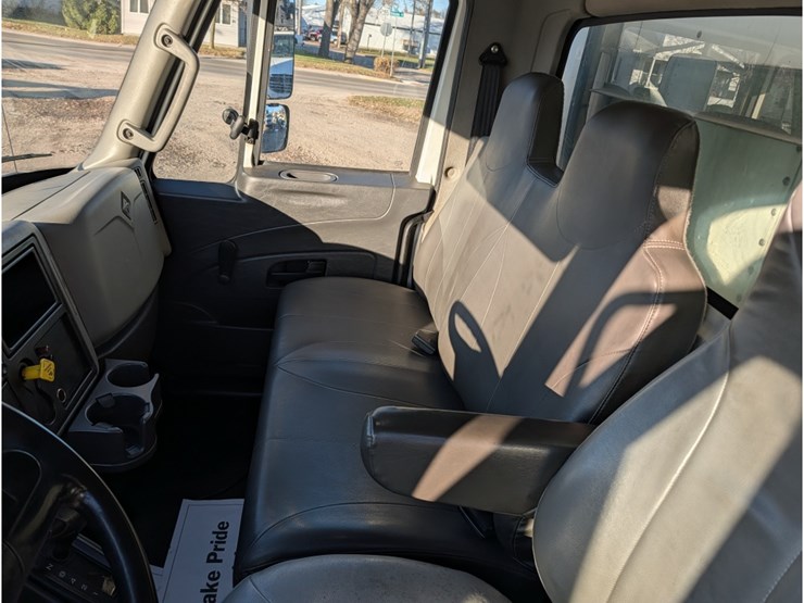 2016-international-durastar-4300-image-21