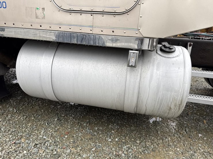 1999-peterbilt-379-image-19