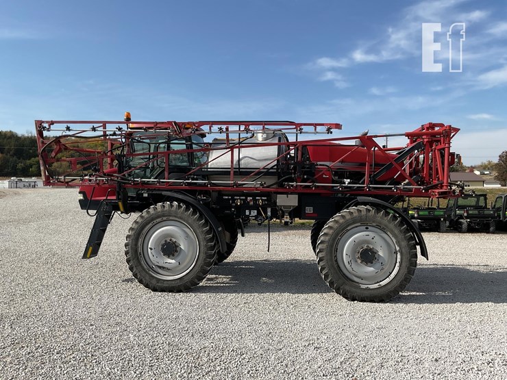 case-ih-patriot-3330-image-1
