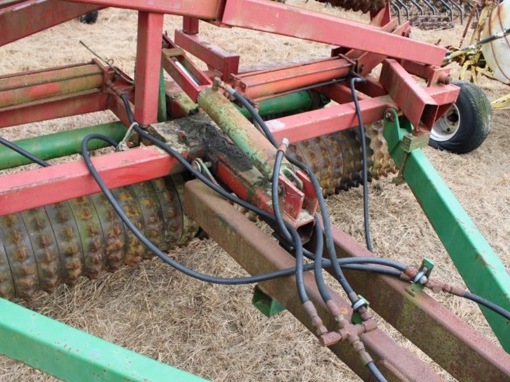 brillion-cultipacker-22'-hoses-worn-tires-worn-image-6