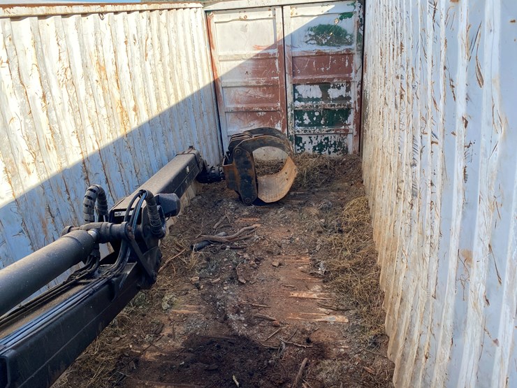 #205-•-2004-sterling-grapple-truck-(has-wi-title)-(chetek,-wi)-image-39