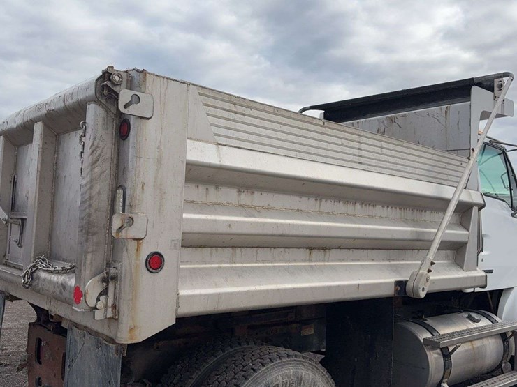 2005-sterling-l8500-image-11