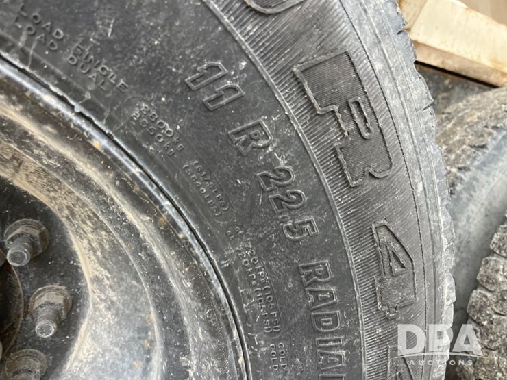 2001-peterbilt-330-image-28