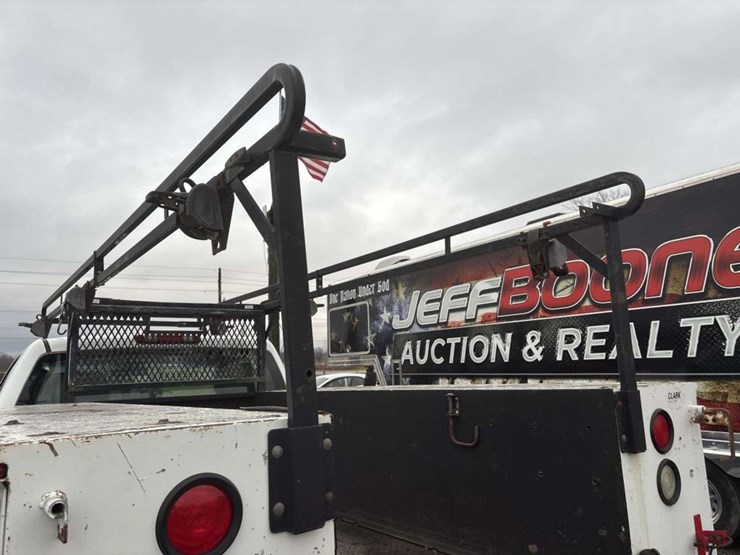 2012-chevrolet-silverado-2500-image-12