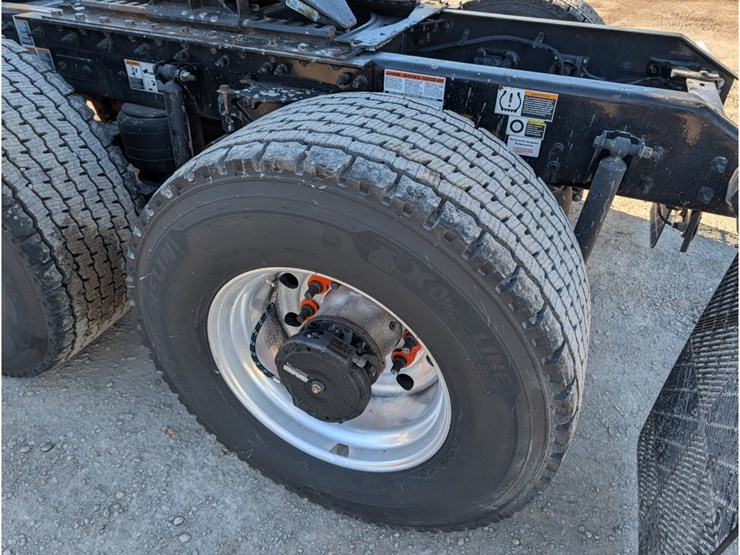 2020-kenworth-t680-image-12