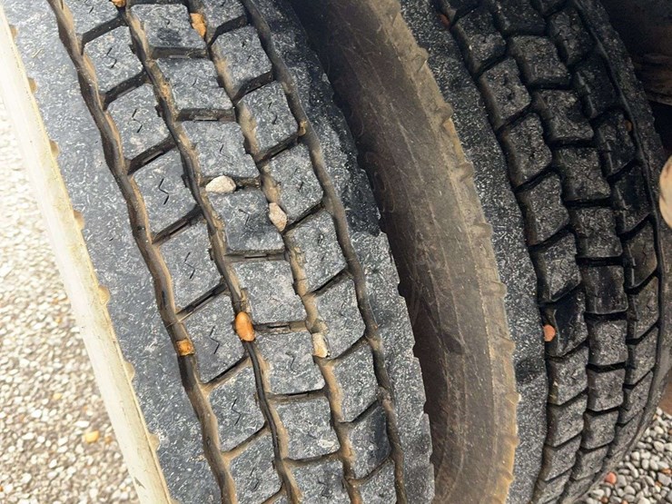 2001-international-4700-image-16