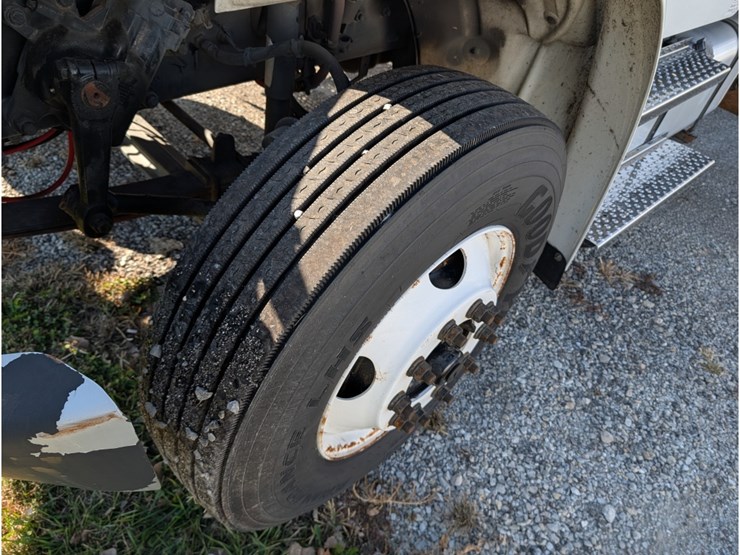 freightliner-m2-106-image-13