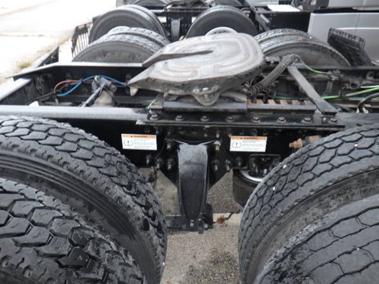 2019-freightliner-cascadia-125-image-12