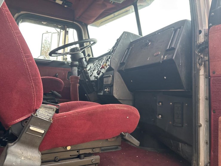 1988-peterbilt-377-image-33
