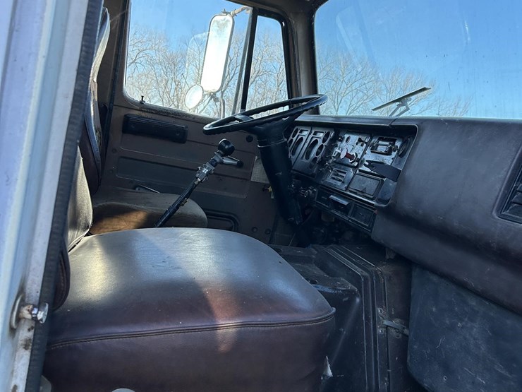 1986-international-f2375-image-42