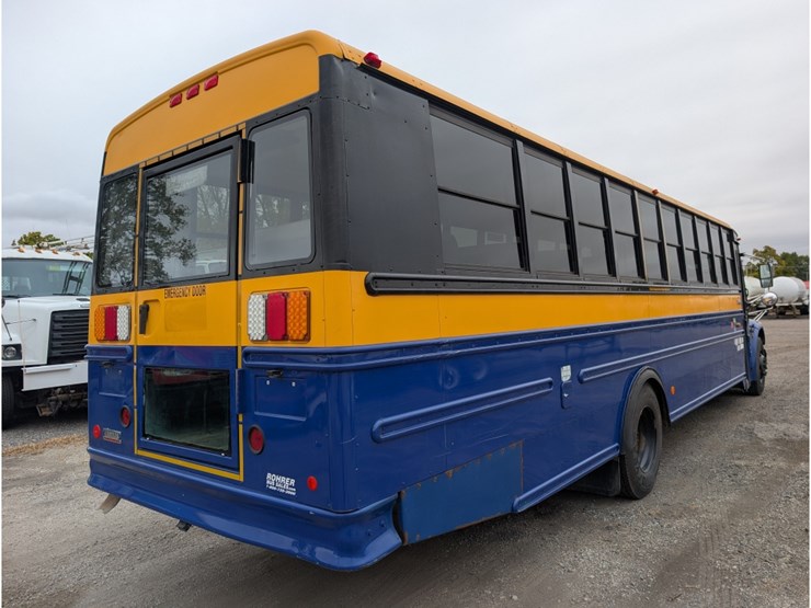 2012-freightliner-b2-image-6