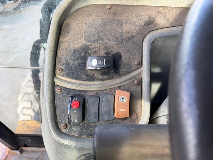 caterpillar-420d-image-29