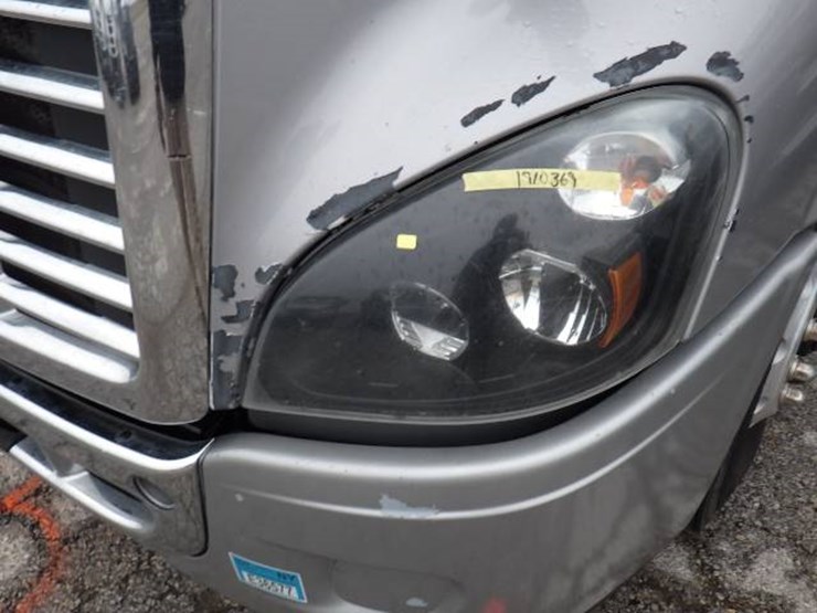 freightliner-cascadia-125-image-2