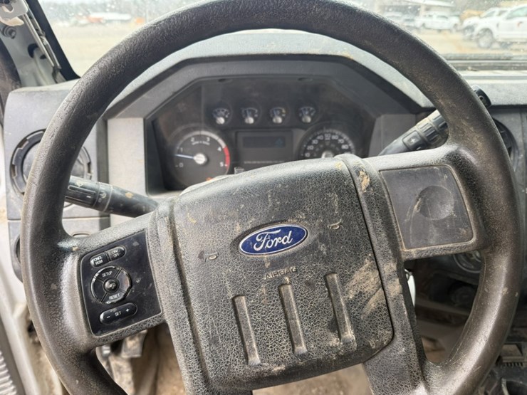 2011-ford-f550-image-38