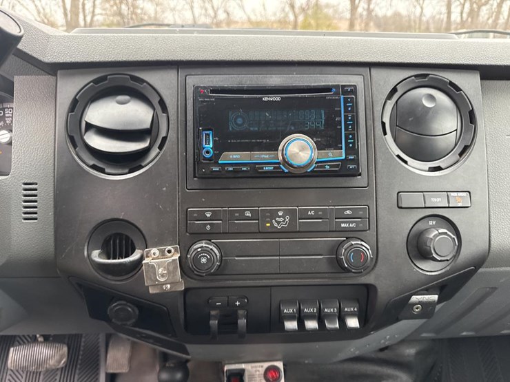 ford-f550-xlt-image-32