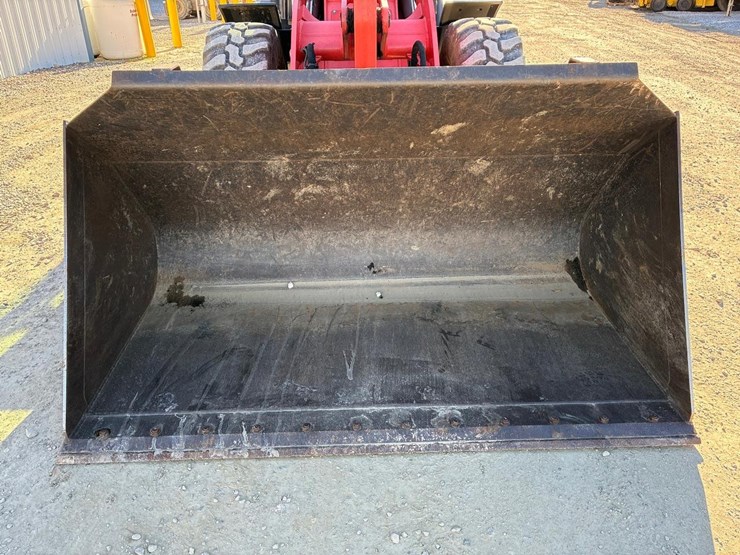 2022-kubota-r640-image-9