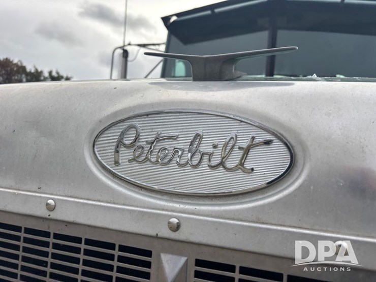 peterbilt-385-image-27