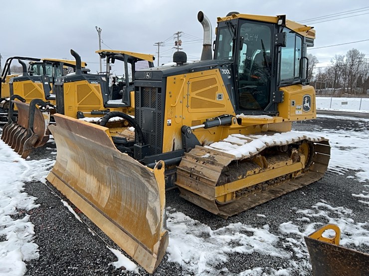 2023-deere-700l-image-1